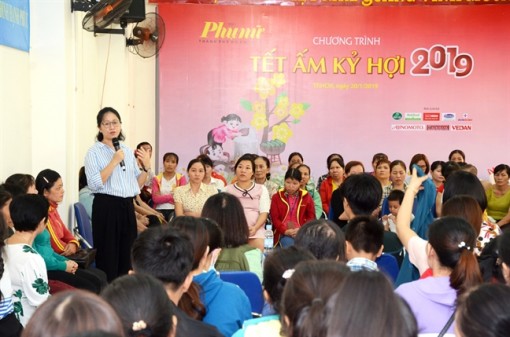 Món quà tình nghĩa đến với nữ công nhân xa quê
