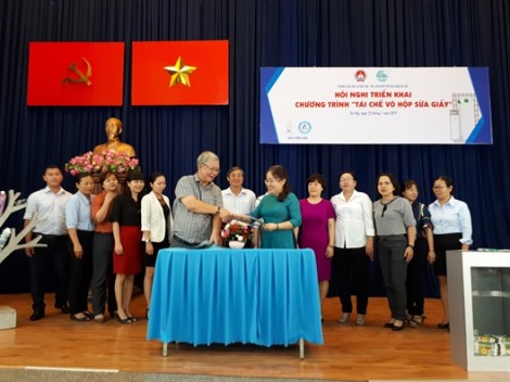 Phụ nữ quận Gò Vấp tham gia 'giải cứu rác chết'
