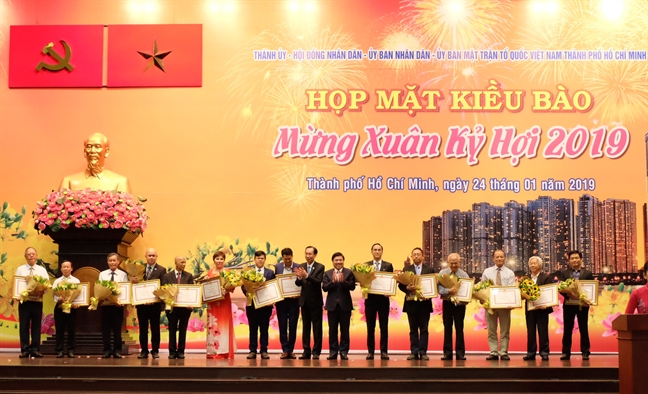 Bi thu Thanh uy TP.HCM: Xem xet thanh lap to giai quyet vuong mac trong dau tu cua kieu bao