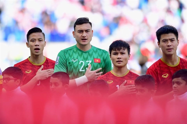 Dung chan o Asian Cup, bien lon dang cho don nhung chien binh ‘Rong vang’