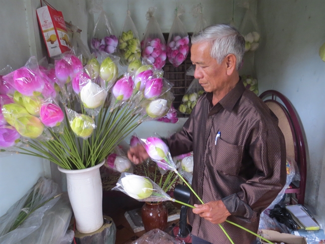 Xuan khoe sac o lang lam hoa giay 300 nam mien ha luu song Huong