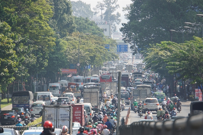 Khap nga duong Sai Gon un tac nhung ngay can tet