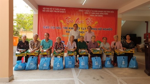 Quận 8: Thăm Viện dưỡng lão nghệ sĩ và trẻ em khuyết tật