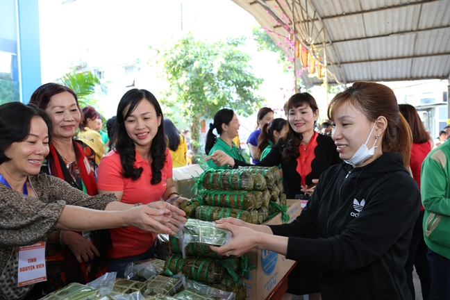 Phien cho tet dac biet khi nguoi ban lan nguoi mua khong can tien