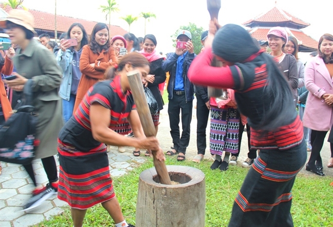 Phien cho ngay giap tet giua dai ngan Truong Son