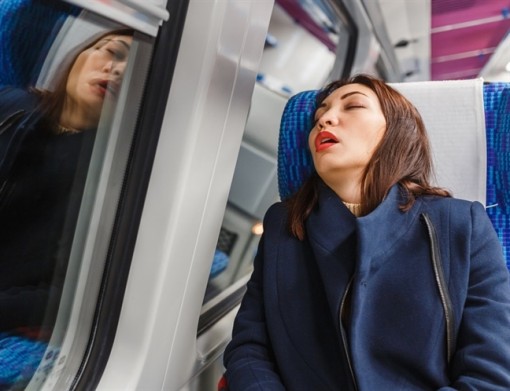 Chế độ ăn giúp khắc phục hội chứng lệch múi giờ khi bay đường dài