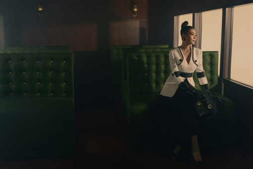 Thanh Hằng quyến rũ với gam màu trầm