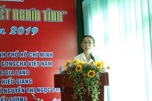 Quận 2: 175 phần quà tết đến tay cán bộ, hội viên có hoàn cảnh khó khăn