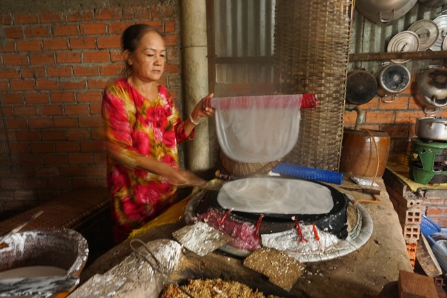 Giu hon lang nghe banh trang Nhon Hoa