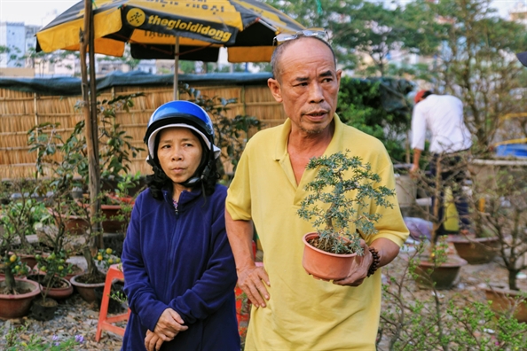 Hoa kieng mien Tay vua cap ben, nguoi Sai Gon lua ngay tren thuyen