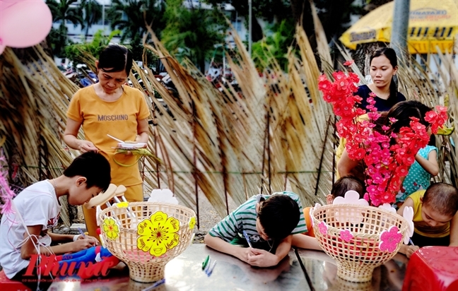 Tre ung thu tha canh thiep dau xuan kem bao mo uoc len troi xanh