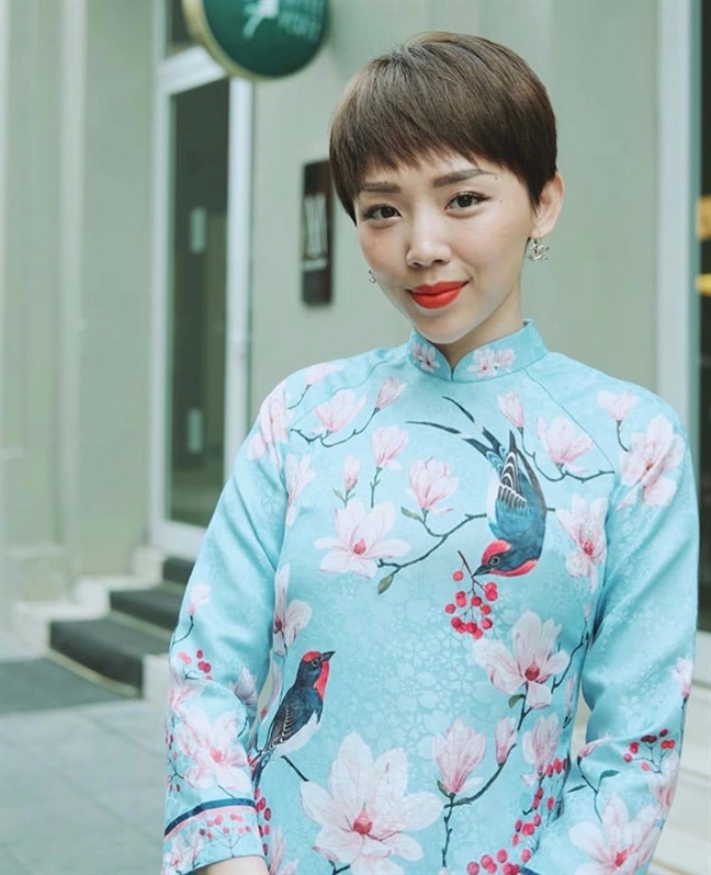 Sao Viet noi bat ngay mung 1 tet voi ta ao dai truyen thong