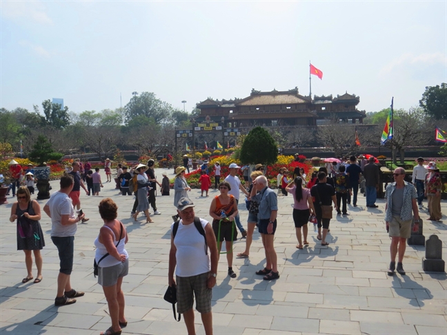 Khach do ve du xuan o Hoang cung xu Hue