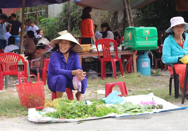 Ngay Tet di cho phien 300 nam ben pha Tam Giang