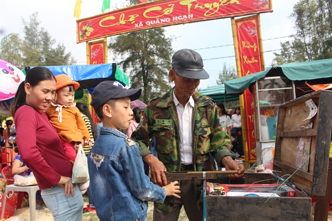 Ngay Tet di cho phien 300 nam ben pha Tam Giang