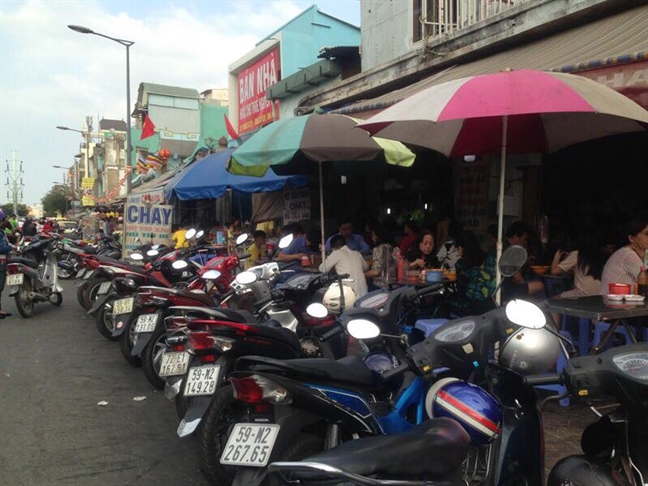 Quan an, nuoc uong, do choi co hoi 'het gia' ngay tet