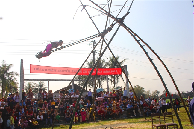 Tung bung hoi du tien Dien Hoa