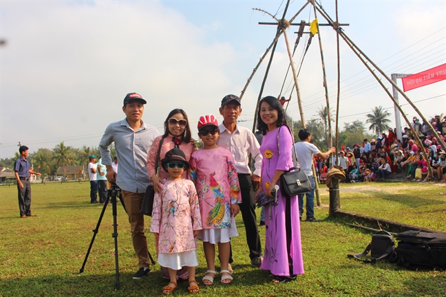 Tung bung hoi du tien Dien Hoa