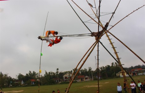 Tưng bừng hội đu tiên Điền Hòa