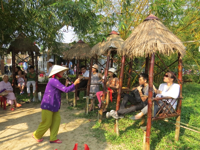 Ve cau ngoi Thanh Toan choi bai choi ngay tet