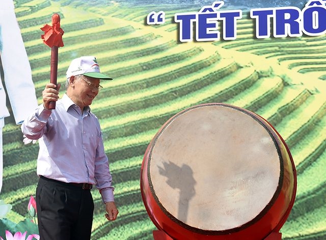 Tong bi thu, Chu tich nuoc Nguyen Phu Trong phat dong 'tet trong cay'