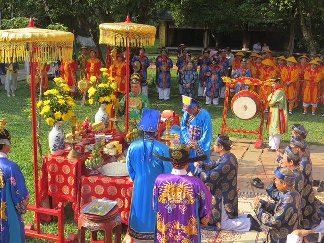 Du khach xem ha neu, khai an o hoang cung xu Hue