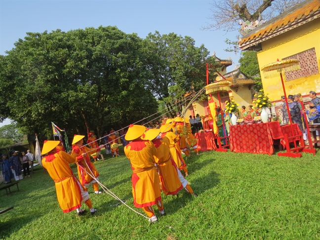 Du khach xem ha neu, khai an o hoang cung xu Hue