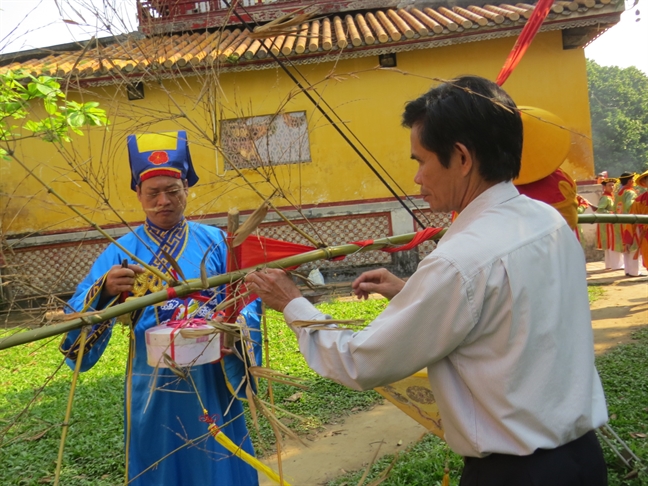 Du khach xem ha neu, khai an o hoang cung xu Hue