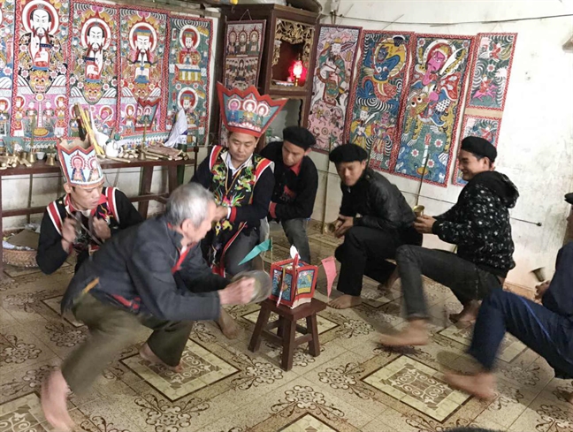 Vũ điệu nguyên sơ trên 'nóc nhà' Hà Nội Vu dieu nguyen so tren 'noc nha' Ha Noi