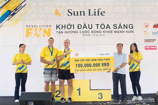 Hon 3000 nguoi tham gia duong chay khoi dau mot nam moi toa sang Sun Life Viet Nam - Resolution Run 2019