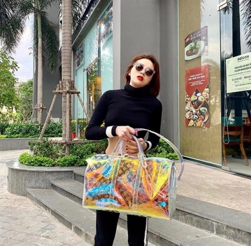 Ngắm loạt trang phục, phụ kiện hàng hiệu của sao Việt đầu năm