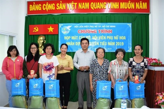 Quan 10: Hop mat can bo, hoi vien phu nu dan toc Hoa nhan dip Le Nguyen tieu