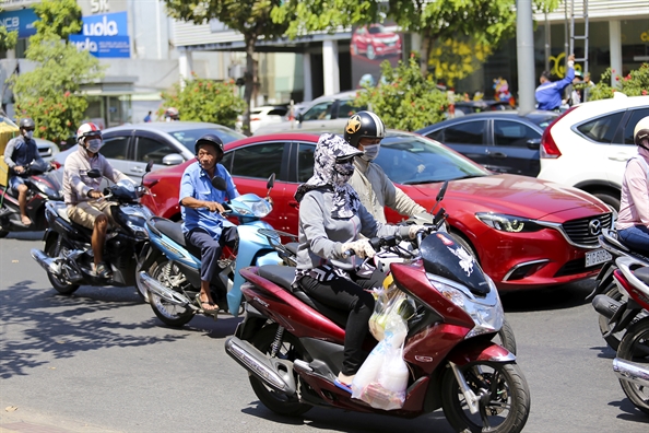 Sau tet, nguoi Sai Gon chong choi voi cai nong 35 do C