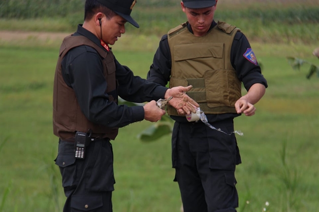 Bat them nhieu nghi pham trong vu nhom buon ma tuy om luu dan co thu