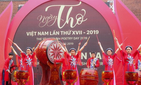 Ngày thơ Việt Nam: Không quên những người đã nằm xuống