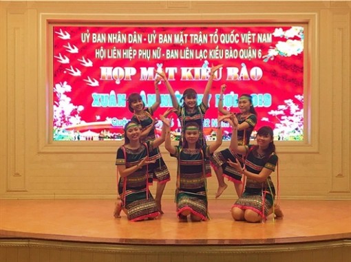 Quận 6: Họp mặt kiều bào đầu năm