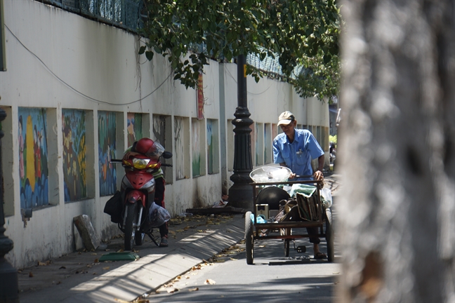 Sai Gon nang do lua sau tet, nguoi dan ngan ngam khi ra duong