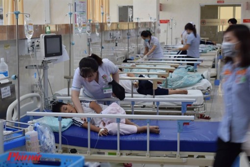 Ăn cơm trưa tại nhà cô giáo, 21 học sinh nhập viện