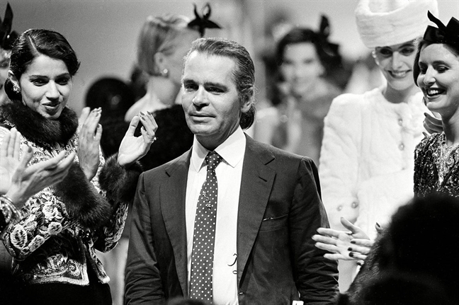 Karl Lagerfeld: Nguoi pha bo moi chuan muc thoi trang 