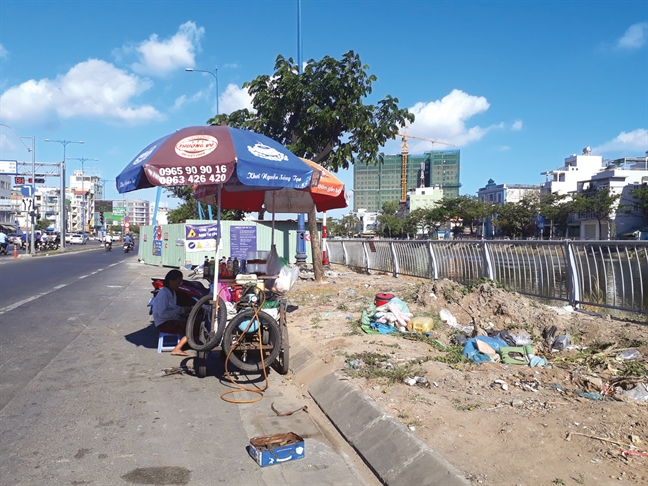 Sai Gon nang duoi, ai nay thi nhau chay