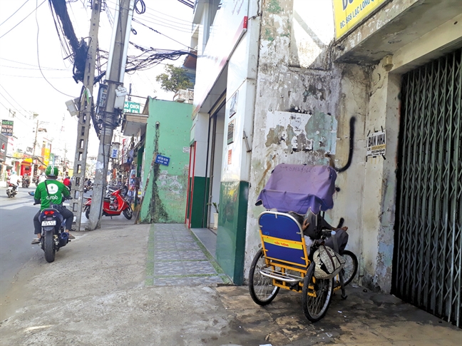 Sài Gòn nắng đuổi, ai nấy thi nhau chạy Sai Gon nang duoi, ai nay thi nhau chay