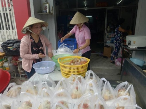Huyện Nhà Bè: Hơn 1.400 suất ăn chay miễn phí cho người nghèo