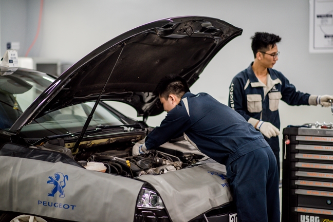 Peugeot ho tro phuong tien di lai cho khach bao hanh xe