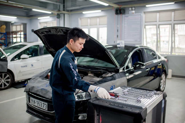 Peugeot ho tro phuong tien di lai cho khach bao hanh xe