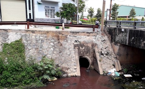 Dân Sài Gòn khó thở vì hàng ngàn miệng cống 'hết đát'