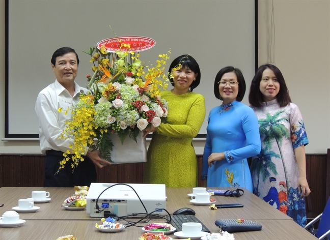 Hội LHPN TP.HCM chúc mừng Ngày Thầy thuốc Việt Nam 27/2 - Báo Phụ Nữ