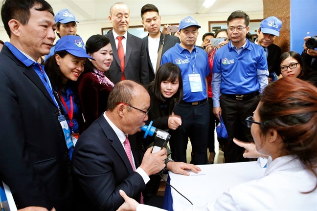 Huan luyen vien Park: Cau thu Viet Nam khong duoc uong nhieu ruou khi an mung chien thang