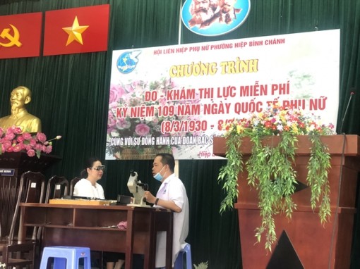 Quận Thủ Đức: Đo thị lực, khám mắt miễn phí cho cán bộ, hội viên