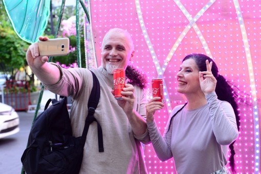 Coca-Cola chính thức ra mắt phiên bản lon song ngữ