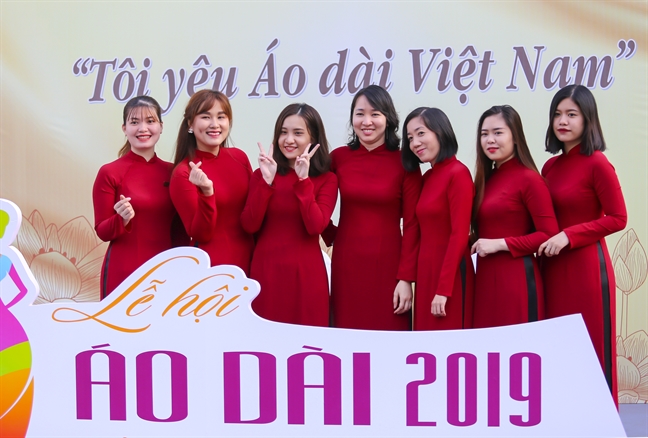 Hon 3000 nguoi dong dien ao dai